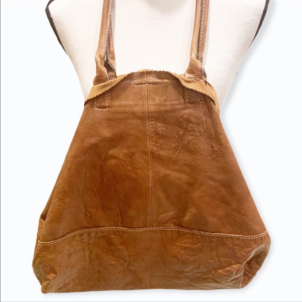 Banana Republic Tan Leather Slouch Unlined Bag Size: 20’ x 17’